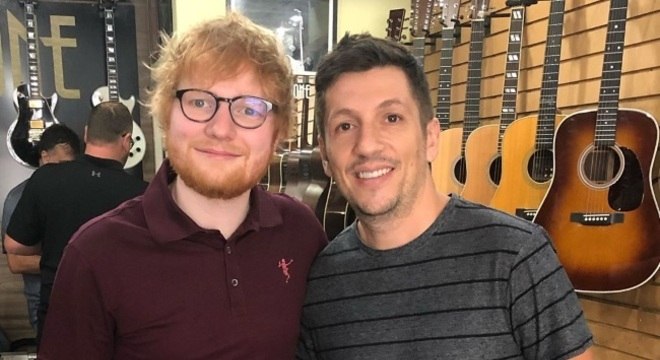 ed-sheeran-surpreende-fas-e-compra-guitarra-em-sao-paulo-13022019113226112